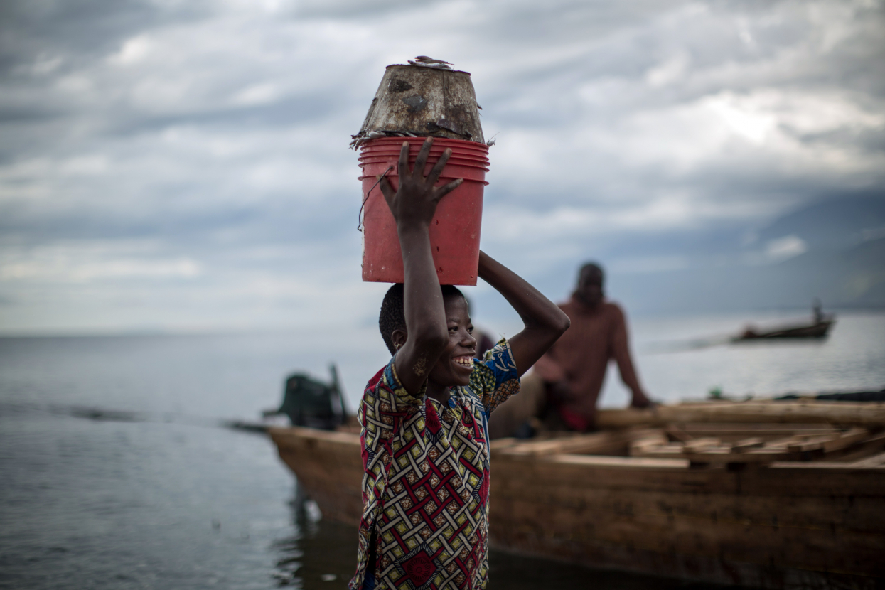 Non, ces photos ne montrent pas quatre nouveaux bateaux de pêche ...